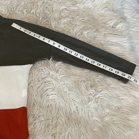 Colorblock Top | Boutique Brand - Picture 4 of 11